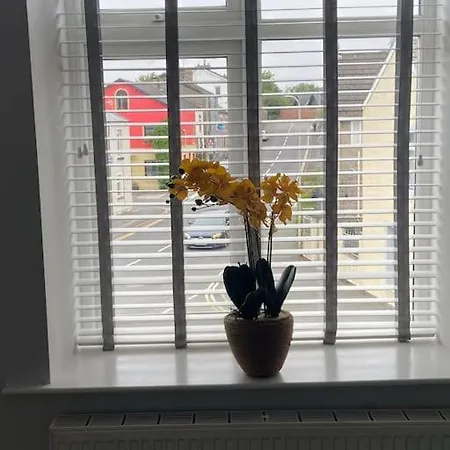 First Floor With Roof Terrace Apartment *