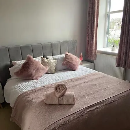 Apartment First Floor With Roof Terrace *
